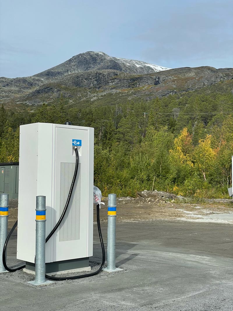 Laddstation på en parkering